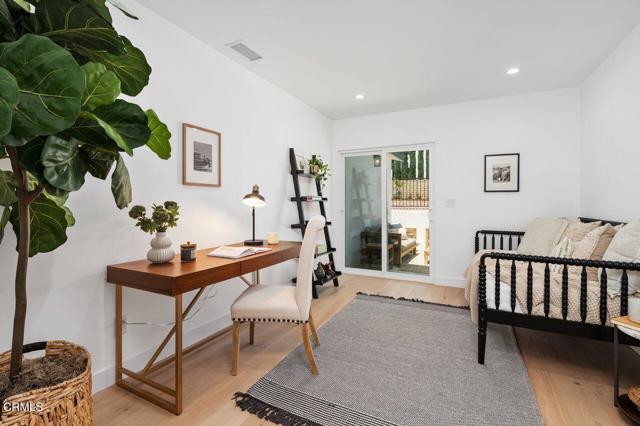 1105 Fairview Drive, La Canada Flintridge CA: https://media.crmls.org/mediaz/8edb062d-7643-4545-9b51-ad90657e6169.jpg