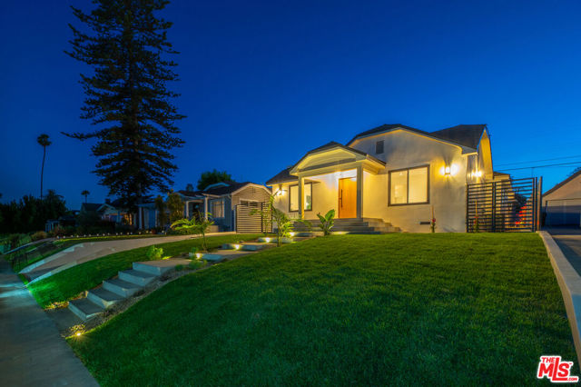 5325 S Victoria Avenue, Los Angeles CA: https://media.crmls.org/mediaz/8edb4637-e022-48d6-ada6-ea3167ab5848.jpg