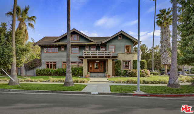 2102 W 24th Street, Los Angeles CA: https://media.crmls.org/mediaz/8edb515a-ec73-4f67-96f3-614e8c93f911.jpg