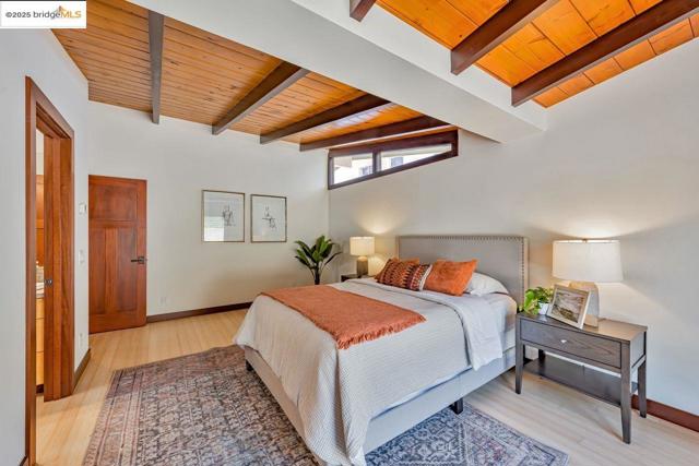 6815 Paso Robles Dr, Oakland CA: https://media.crmls.org/mediaz/8edba368-4b5e-47b1-88f9-d64a7f35f1a4.jpg