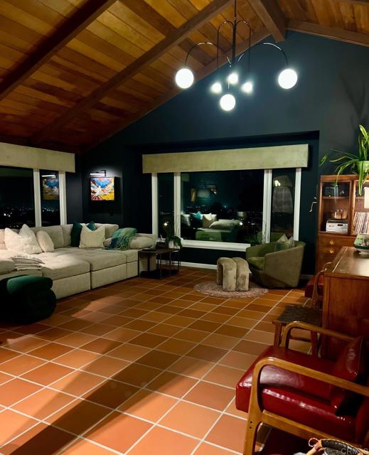 2073 Elevado Rd, Vista CA: https://media.crmls.org/mediaz/8edbaa7a-2ea6-47b1-9c35-433093411ea3.jpg