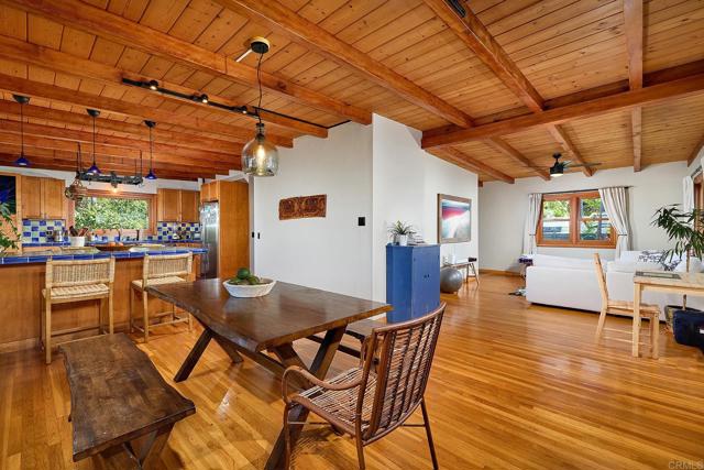 630 Ocean View Avenue, Encinitas CA: https://media.crmls.org/mediaz/8edc342e-cb1c-4679-a305-7c8f132d46fa.jpg