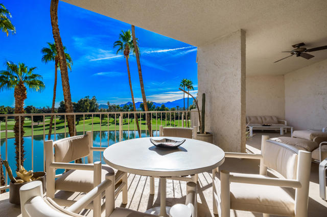 900 Island Drive, Rancho Mirage CA: https://media.crmls.org/mediaz/8edc4411-158b-4c39-8f52-c24173002f00.jpg