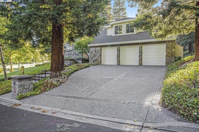 3 BLACKHAWK CLUB CT, Danville CA: https://media.crmls.org/mediaz/8edce0dc-73f3-4a58-ba3a-b0b44e65bd52.jpg