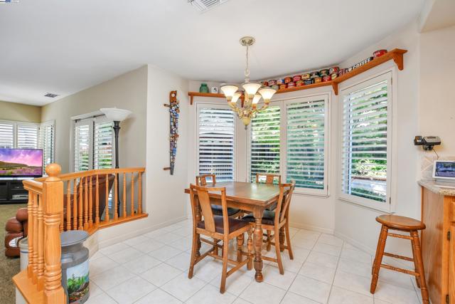 4528 Fallow Way, Antioch CA: https://media.crmls.org/mediaz/8edd0824-7d69-4a72-861a-dc74bd0656fa.jpg