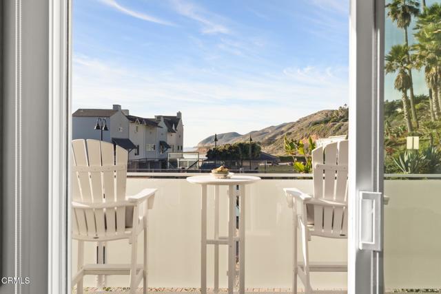 Detail Gallery Image 18 of 52 For 11770 Pacific Coast Hwy #U,  Malibu,  CA 90265 - 4 Beds | 4 Baths