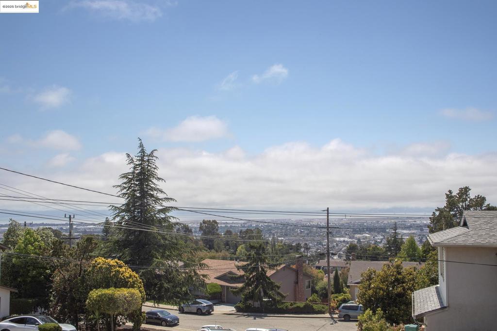 https://media.crmls.org/mediaz/8eddcae4-6c08-43d8-8bbd-2df06b529f3d.jpg?preset=X-Large