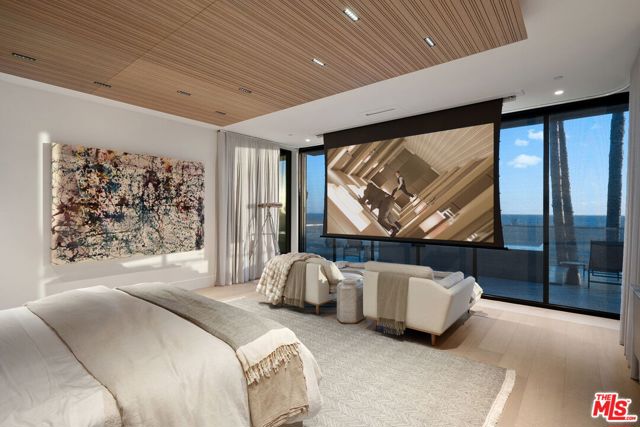 938 -940 Palisades Beach Road, Santa Monica CA: https://media.crmls.org/mediaz/8ede25aa-715c-48c7-81fd-755716a73fed.jpg