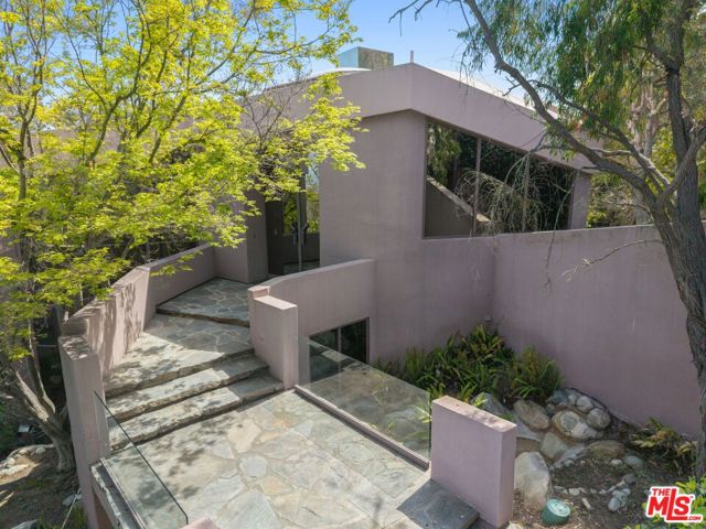 13335 Mulholland Drive photo 5