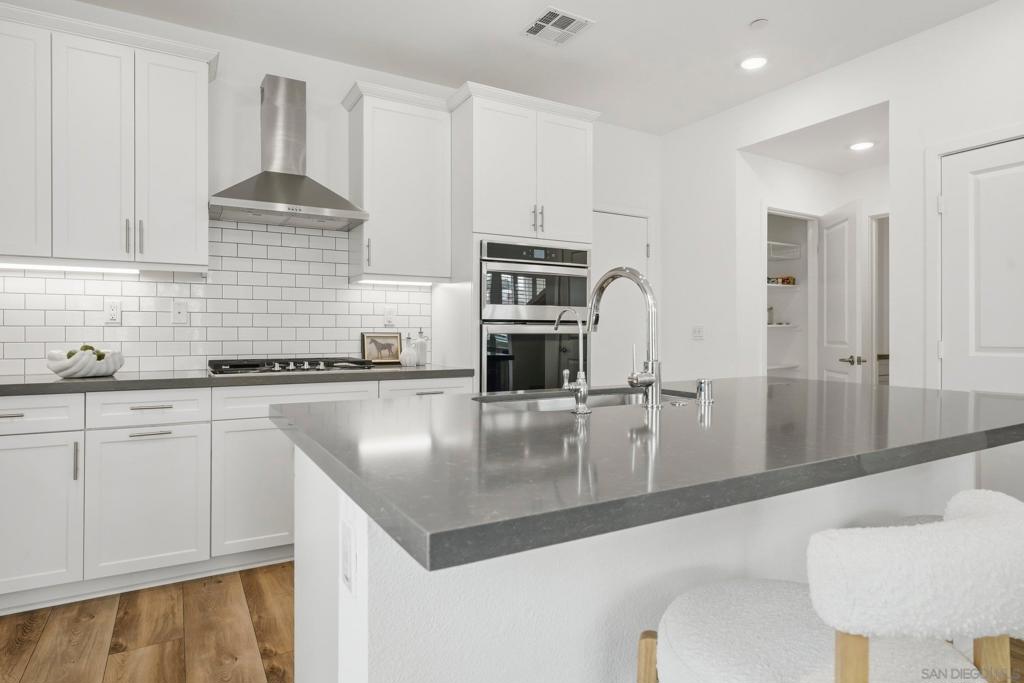 13068 Olympus - photo 18