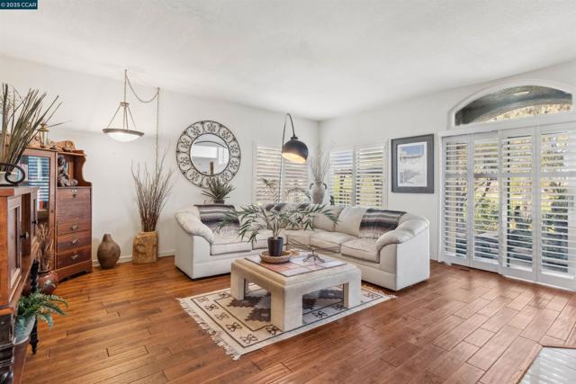 5541 Lanai Court, Discovery Bay CA: https://media.crmls.org/mediaz/8edea5ae-fe16-400b-b016-d79d65f6d148.jpg