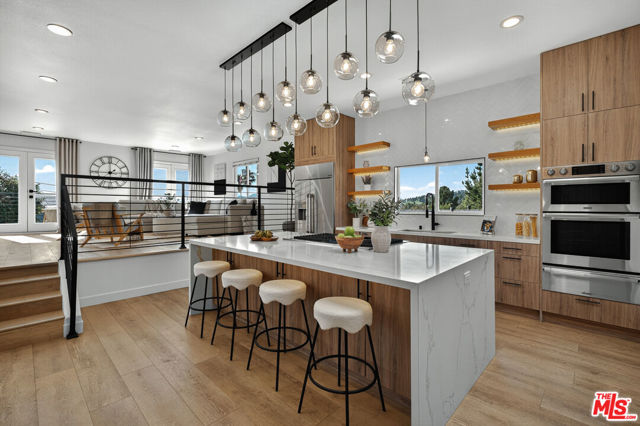 2603 Crestmoore Place, Los Angeles CA: https://media.crmls.org/mediaz/8edeb5ce-f5cf-4530-a1a4-0dbbf0ac99ba.jpg