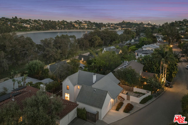 2316 Kenilworth Avenue, Los Angeles CA: https://media.crmls.org/mediaz/8edeba89-b81b-4b20-a42c-85ef4a4169ac.jpg