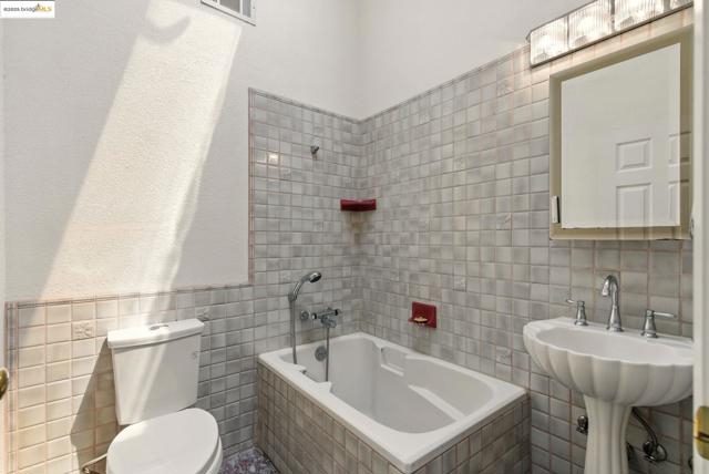 6223 Valroy Dr, San Jose CA: https://media.crmls.org/mediaz/8edef7a2-d846-435d-97ac-cc5426a797f1.jpg