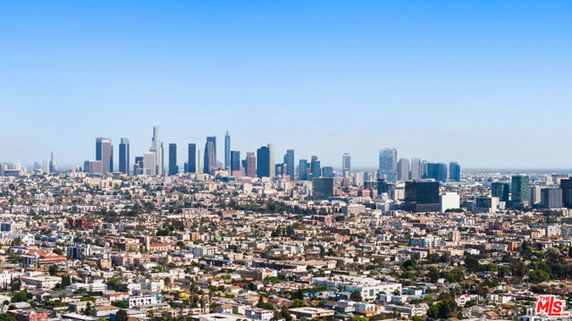 733 N Gramercy Place, Los Angeles CA: https://media.crmls.org/mediaz/8edf47ac-e4d1-4ede-b934-9c1b3e02155d.jpg