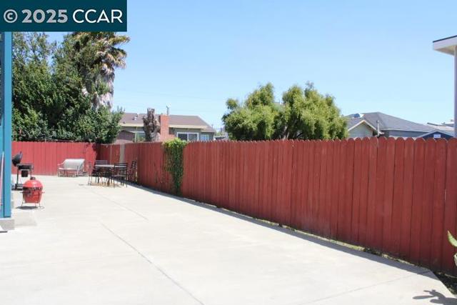 4208 Nevin Ave, Richmond CA: https://media.crmls.org/mediaz/8edfdfa9-7864-45c4-926c-c9537ff41fc8.jpg