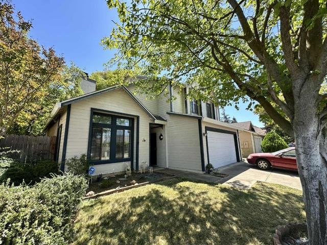 8959 Boreal Way, Elk Grove CA: https://media.crmls.org/mediaz/8ee0501a-fa1f-497d-aaca-0e2c850fb203.jpg