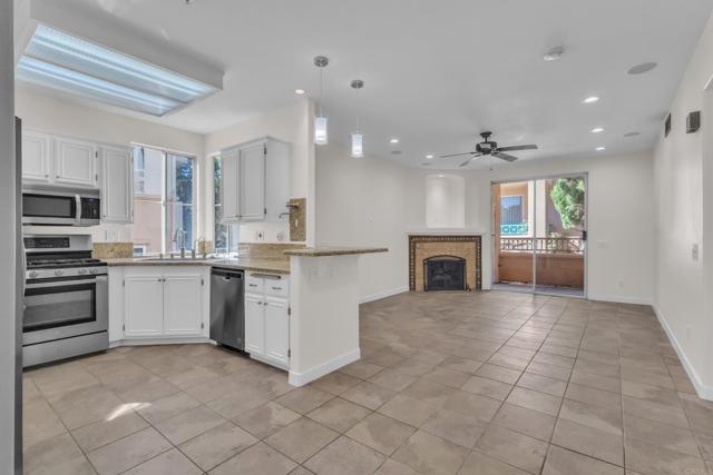 Detail Gallery Image 6 of 35 For 11442 via Rancho San Diego #157,  El Cajon,  CA 92019 - 3 Beds | 2 Baths