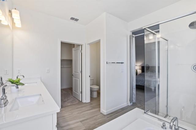 3062 Beaded Mist Walk, Sacramento CA: https://media.crmls.org/mediaz/8ee19748-8e66-4f70-bcf9-d7083c0196bf.jpg