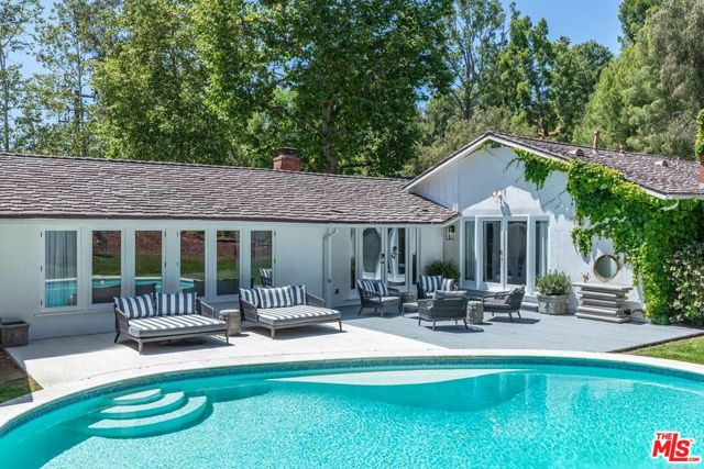 5840 Round Meadow Road, Hidden Hills CA: https://media.crmls.org/mediaz/8ee19b69-0f24-456c-9641-1c59485e57ce.jpg