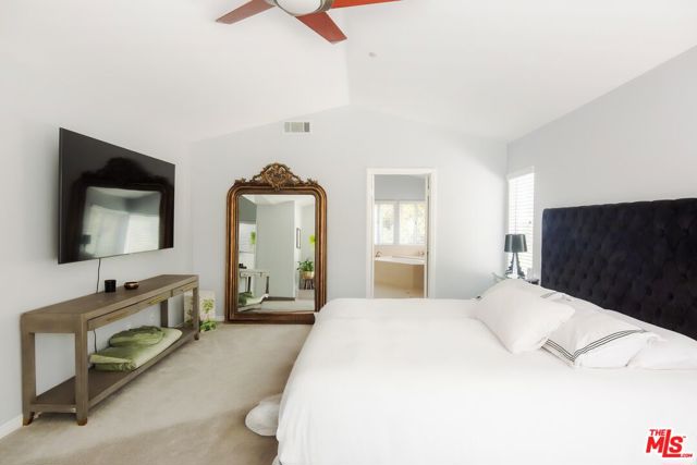 3620 Patrick Henry Place, Agoura Hills CA: https://media.crmls.org/mediaz/8ee1c578-18f5-4429-9a08-c1b7ea6a80fc.jpg