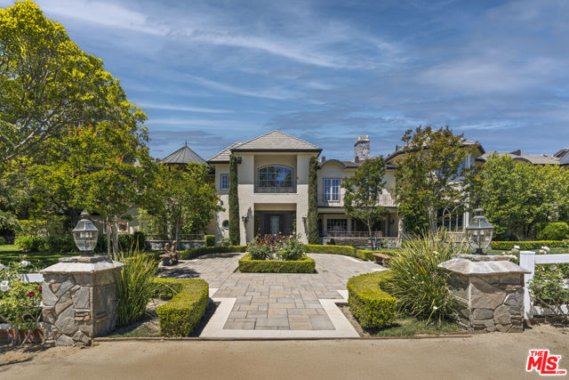 25163 Jim Bridger Road, Hidden Hills CA: https://media.crmls.org/mediaz/8ee1e302-1adf-4768-8f83-f2a8d5796f5a.jpg