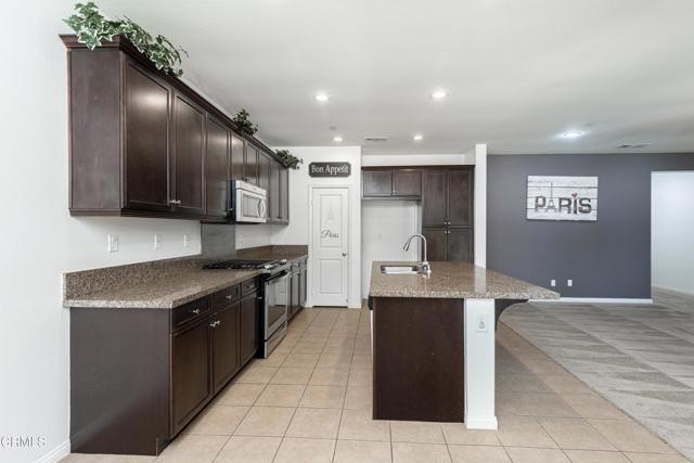 Detail Gallery Image 11 of 28 For 9814 Buckhorn Peak Dr, Bakersfield,  CA 93311 - 3 Beds | 2 Baths