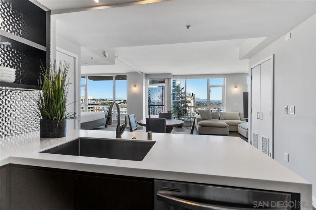 325 7th Ave - photo 17