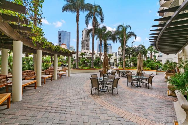 700 W Harbor Dr, San Diego CA: https://media.crmls.org/mediaz/8ee24958-ee82-4e97-9f5f-591037b6535c.jpg