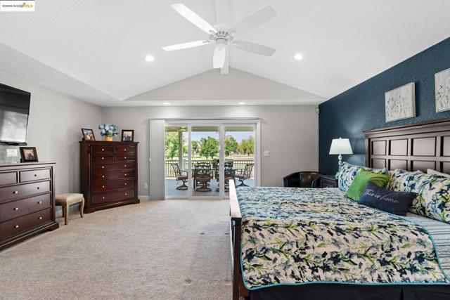 5521 Lanai Ct, Discovery Bay CA: https://media.crmls.org/mediaz/8ee26381-c6c5-4754-8116-631d98744ef0.jpg