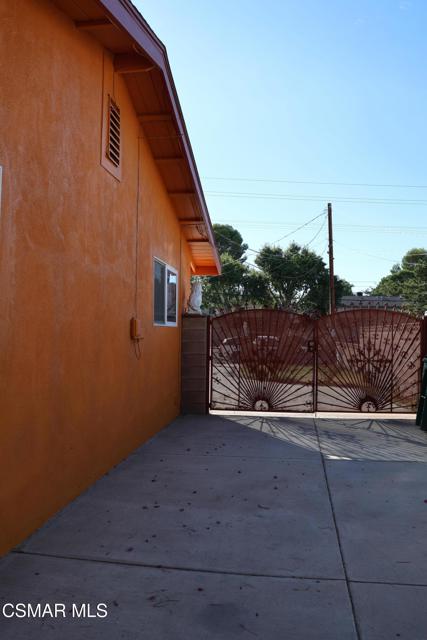 43236 W 20th W Street, Lancaster CA: https://media.crmls.org/mediaz/8ee2a633-c3c0-4a29-9a6e-be6a33fa5301.jpg