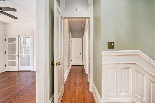 2120 Encinal, Alameda CA: https://media.crmls.org/mediaz/8ee35731-851a-4c79-8b39-077ba7cbcf10.jpg