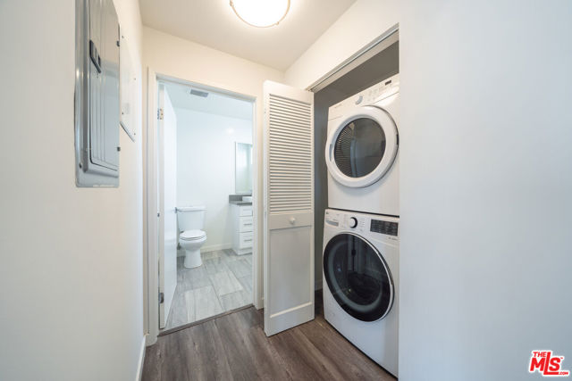 5941 Barton Avenue, Los Angeles CA: https://media.crmls.org/mediaz/8ee3f5b0-39f6-4ac8-8dae-9f59d87f48e0.jpg