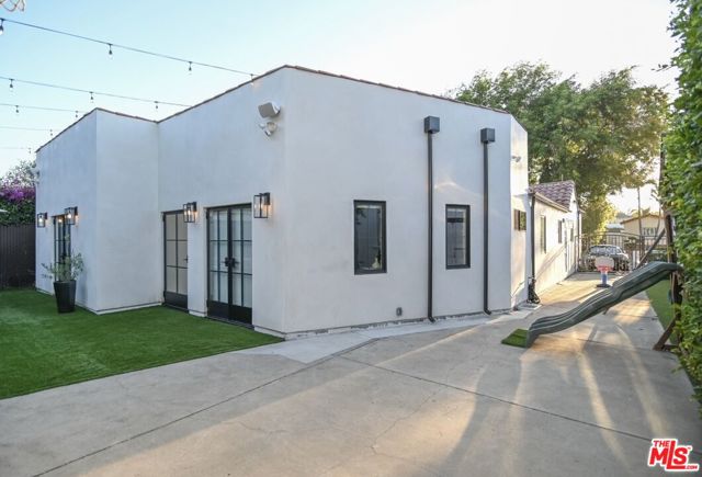 1430 Stearns Drive, Los Angeles CA: https://media.crmls.org/mediaz/8ee41bea-5947-42a0-9b77-0a88a6b61b05.jpg