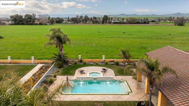 3600 Byer Rd, Byron CA: https://media.crmls.org/mediaz/8ee45ecf-7e0b-4e28-b071-497be432d13a.jpg