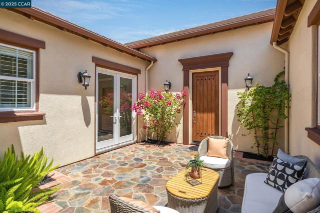 3467 Cashmere Street, Danville CA: https://media.crmls.org/mediaz/8ee470ef-37d5-4c43-83df-e4acc4ac3130.jpg