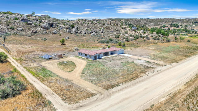 41265 Lakeshore Boulevard, Aguanga CA: https://media.crmls.org/mediaz/8ee4c37e-6cdd-427c-b919-68f3c5686ac8.jpg