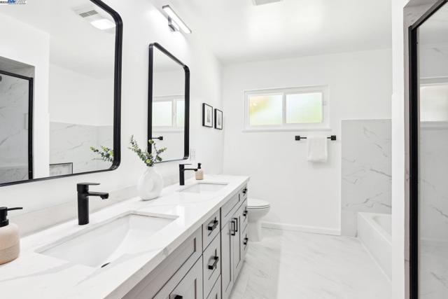 19927 Conrad Ct, Castro Valley CA: https://media.crmls.org/mediaz/8ee50404-9c50-49f7-b384-bcb59d1ccf66.jpg