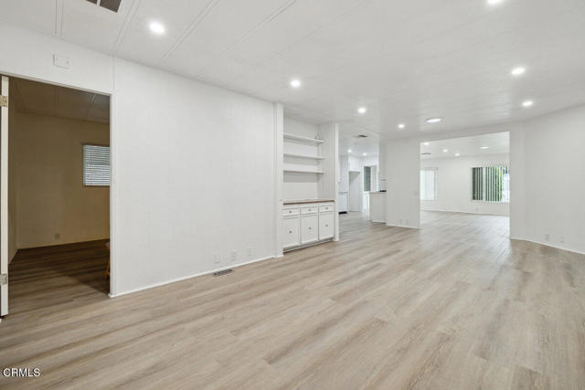 Detail Gallery Image 10 of 39 For 206 Browning Ave #206,  Ventura,  CA 93003 - 2 Beds | 1 Baths