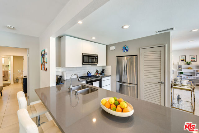 2146 N Blando Road, Palm Springs CA: https://media.crmls.org/mediaz/8ee5668b-7832-4c35-80e2-a60b989f6cfa.jpg