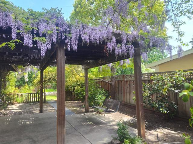 136 Lorie Court, Walnut Creek CA: https://media.crmls.org/mediaz/8ee617be-6fa2-4700-bac5-11ea486f7ac0.jpg