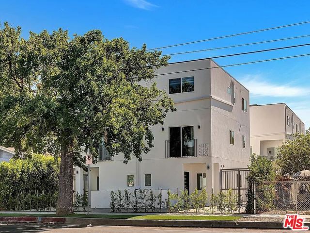 5752 Kester Avenue, Van Nuys CA: https://media.crmls.org/mediaz/8ee61f62-c47d-4d24-bd58-d7f4efc3384f.jpg