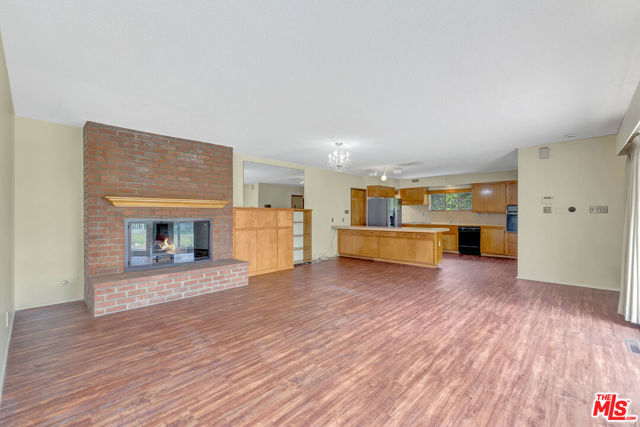 9855 Emperor Avenue, Arcadia CA: https://media.crmls.org/mediaz/8ee6864c-5f43-4a57-a93b-89903e2fead2.jpg