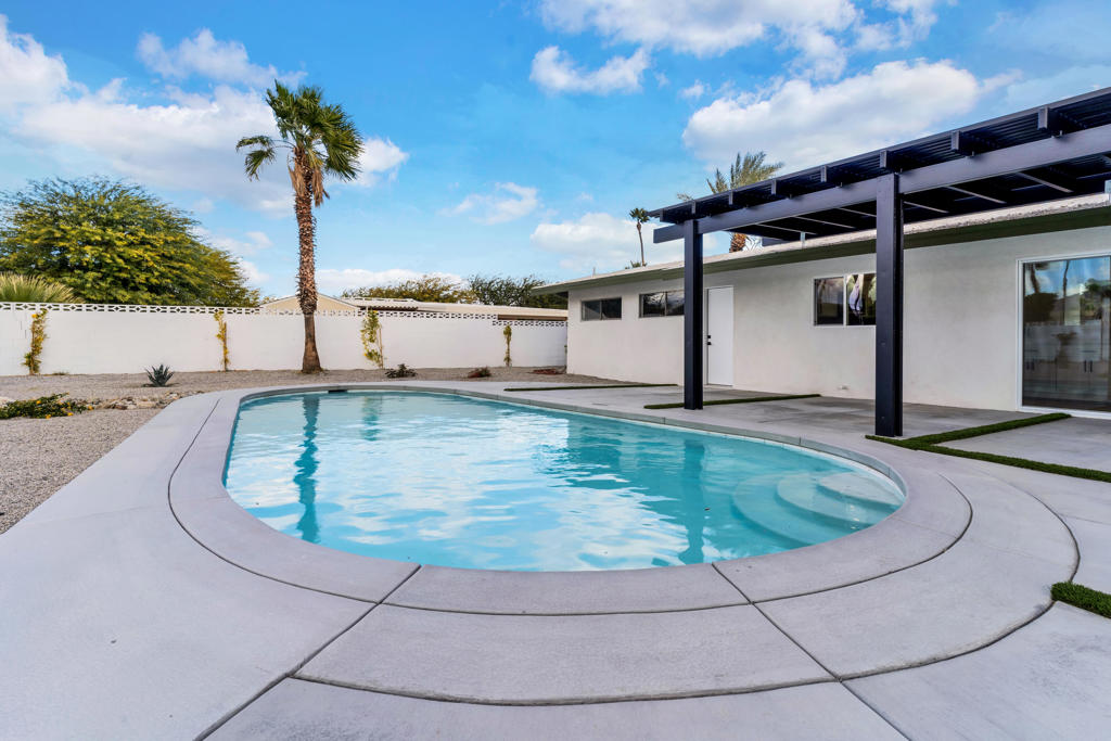 MLS #219130653DA image #2