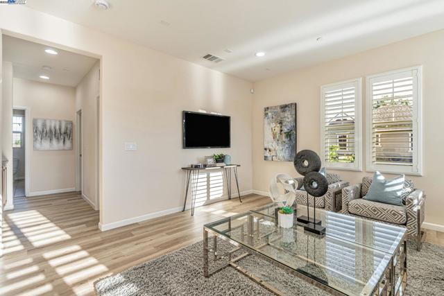 5801 Flora Cmn, Livermore CA: https://media.crmls.org/mediaz/8ee717fd-cfa2-4245-89f4-cb4ca461bedf.jpg
