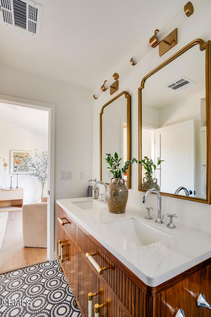 5163 Highland View Avenue, Los Angeles CA: https://media.crmls.org/mediaz/8ee71c83-fd3b-4bd1-9942-008de02cb8bd.jpg