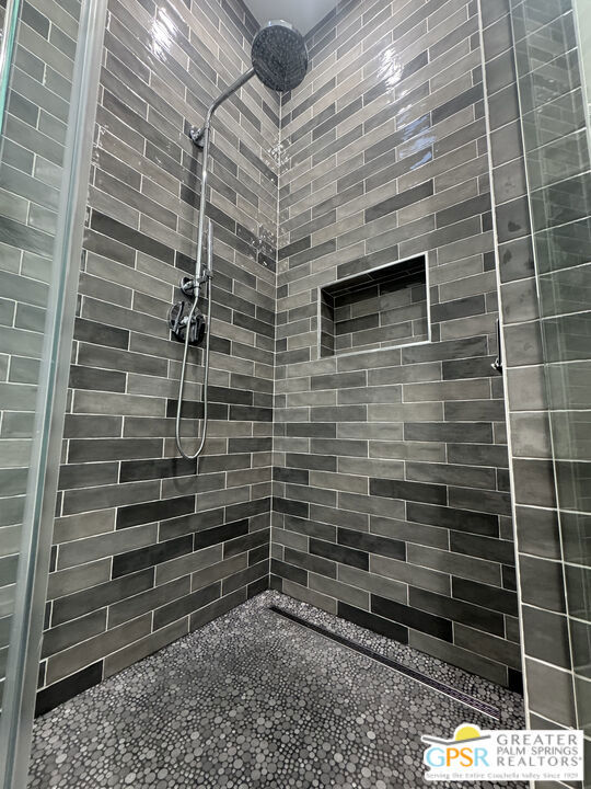 4321 Lumina Way, Palm Springs CA: https://media.crmls.org/mediaz/8ee7778b-2c39-45bc-99cb-60d8b8c95381.jpg