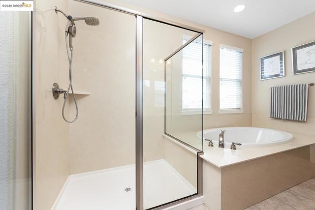 1604 Coventry Dr, Oakley CA: https://media.crmls.org/mediaz/8ee7c74f-a6d8-462b-8520-67be2632ce35.jpg