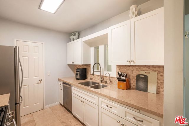 15344 Weddington Street, 313 photo 13