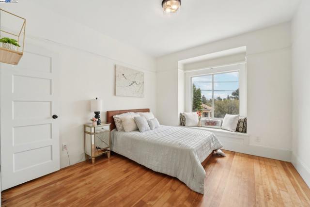 2155 42nd ave, Oakland CA: https://media.crmls.org/mediaz/8ee84a4d-7499-4cef-b258-74ef3e9cfbbd.jpg